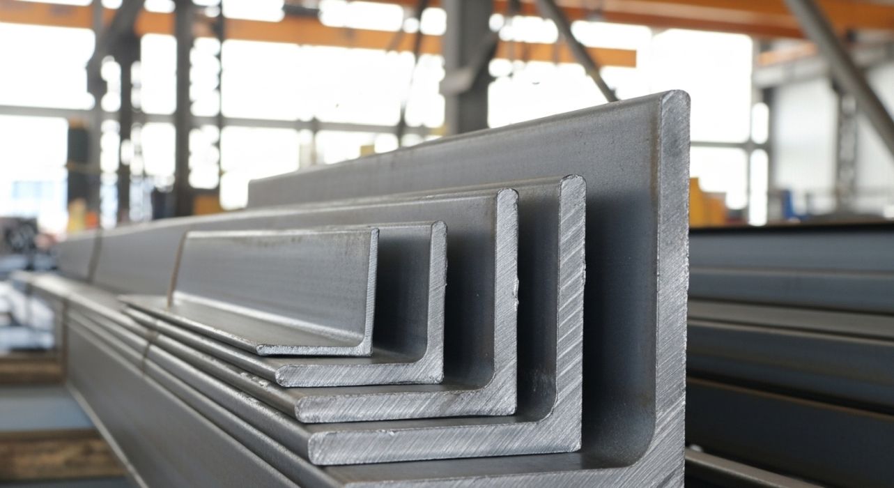 Farklı Kalınlık ve Ebatlarda Köşebent Demirlerin Metre Başına ve Toplam Ağırlık Tablosu